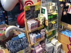 -曼谷四叶草彩妆&纪念品  (chitlom)