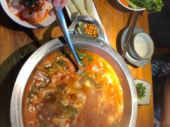 -野山舂·贵州现舂酸汤火锅(鸿通城店)