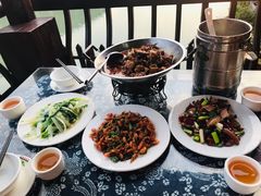 -临江餐馆二楼美食部落