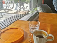 靠窗位-转山咖啡(松柏社区店)