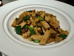 五花肉炒香干-小隐院子·庭院餐厅(大学城后湖店)