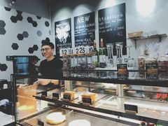 面包甜点陈列柜-HELLO 27 意面·沙拉·帕尼尼