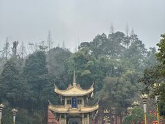 -峨眉山报国寺