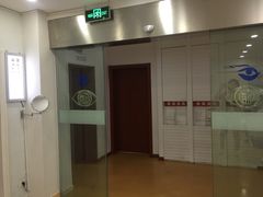 -上海大学附属上海和平眼科医院