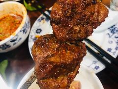 -明何记涮牛肚(品牌首店隋唐植物园南门古城路店)