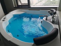 -喜鹊愉家酒店(郑州曼哈顿博览中心地铁站店)