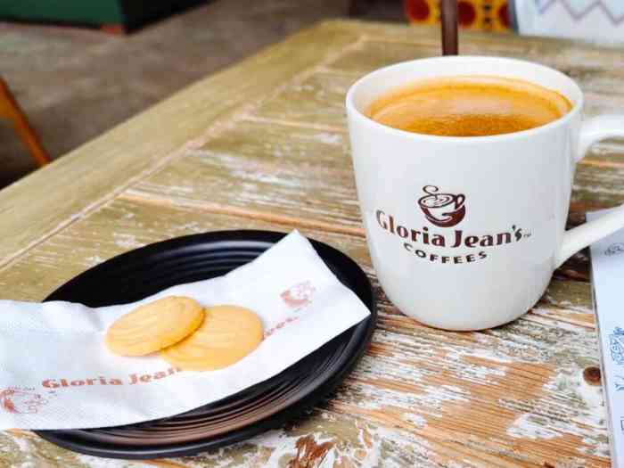 gloria jeans coffees(高乐雅咖啡)-"环境不错,空间很大,服务态度