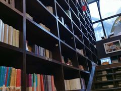 -钟书阁(松江泰晤士小镇店)