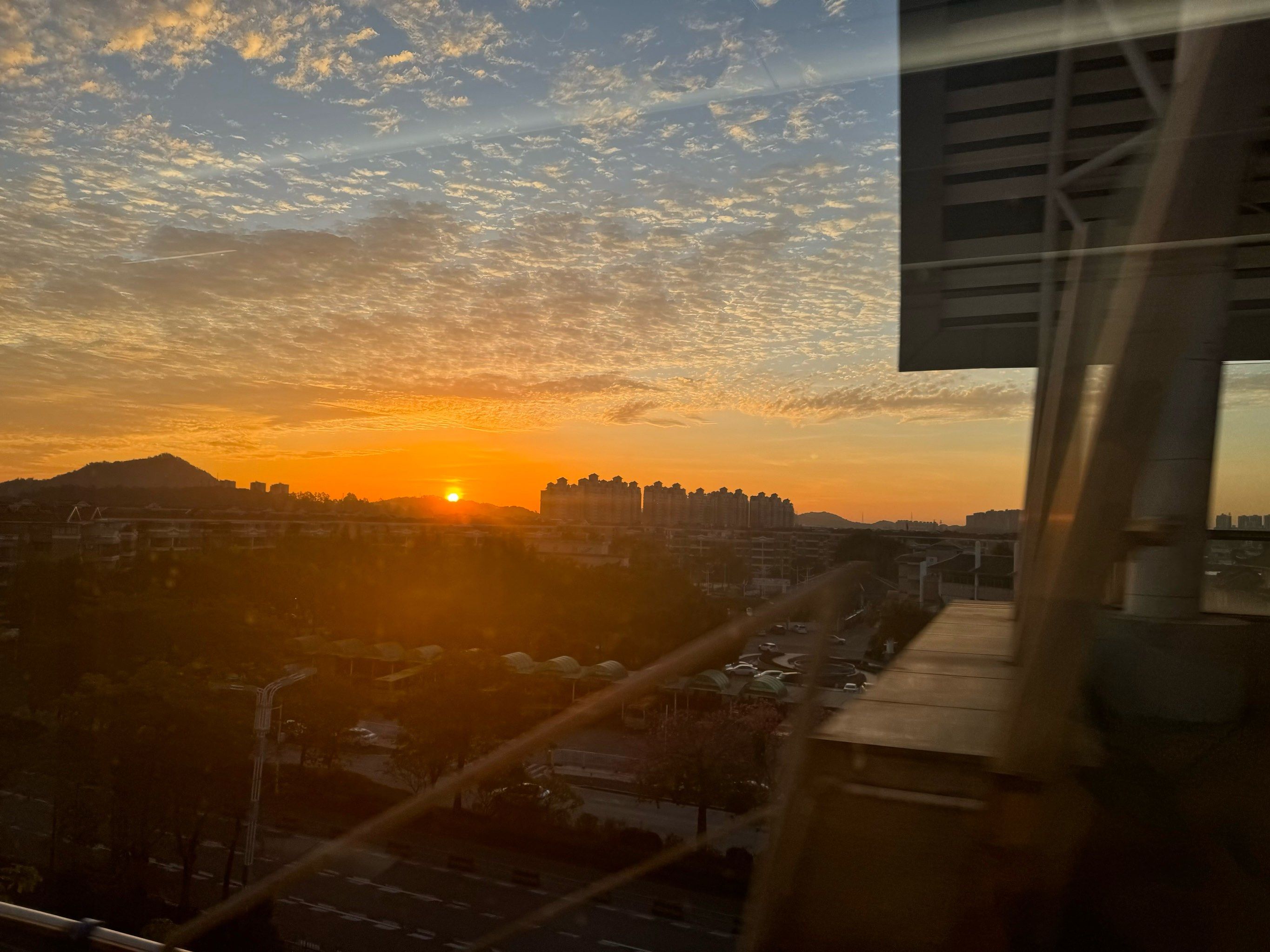 早上六点钟日出🌅的天空