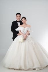 -雪中彩影婚纱摄影·微光艺术中心