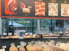 面包甜点陈列柜-OUR Bakery(三里屯太古里店)