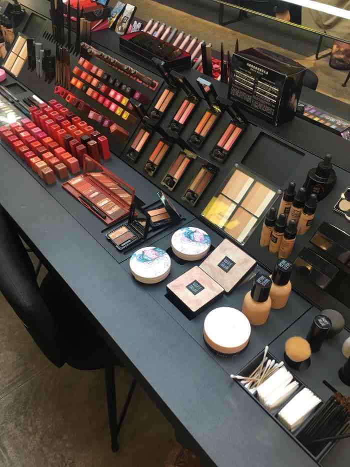 玛丽黛佳口红售卖机伊势丹南京路店