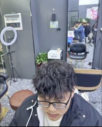 -藤野造型专业烫染接发