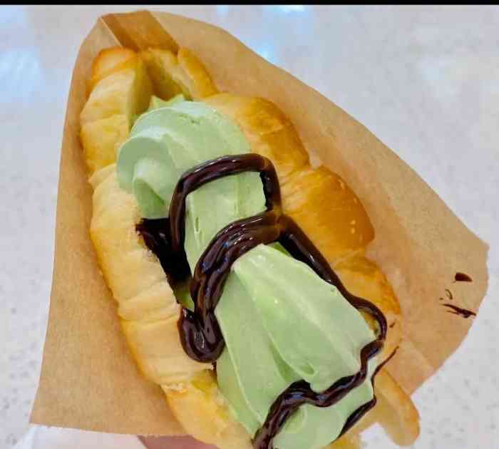 麦当劳甜品站(永旺梦乐城店)-"甜品站新出炉的金菠萝雪芭 听说吃多了