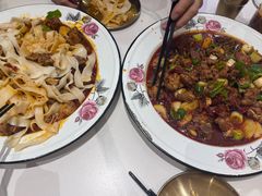 -沙枣树辣子鸡•新疆家常菜(喀什西路店)