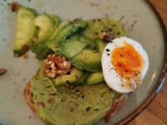 牛油果煮蛋吐司-RAC BAR(安福路店)