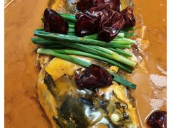 勾魂鱼头配油条-鸽子侯·家宴·平价海鲜(市图书馆店)