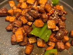 杏鲍菇炒牛肉粒-来龙里 精致 东南亚餐室(万象城店)