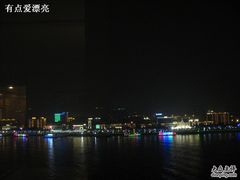 夜晚的窗外-广州白天鹅宾馆