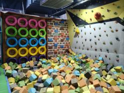 -反弹蹦床公园·亲子乐园·团建·派对(尚品奥莱店)