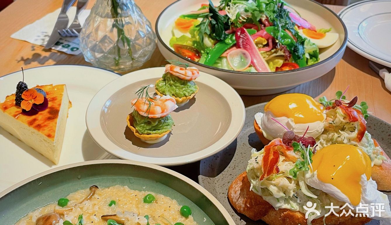 外摆用餐氛围感十足，超级适合约会的西餐厅