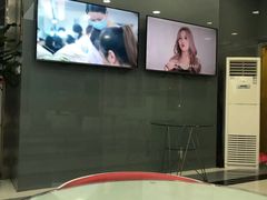 -粤港芭莎美容美发化妆学校