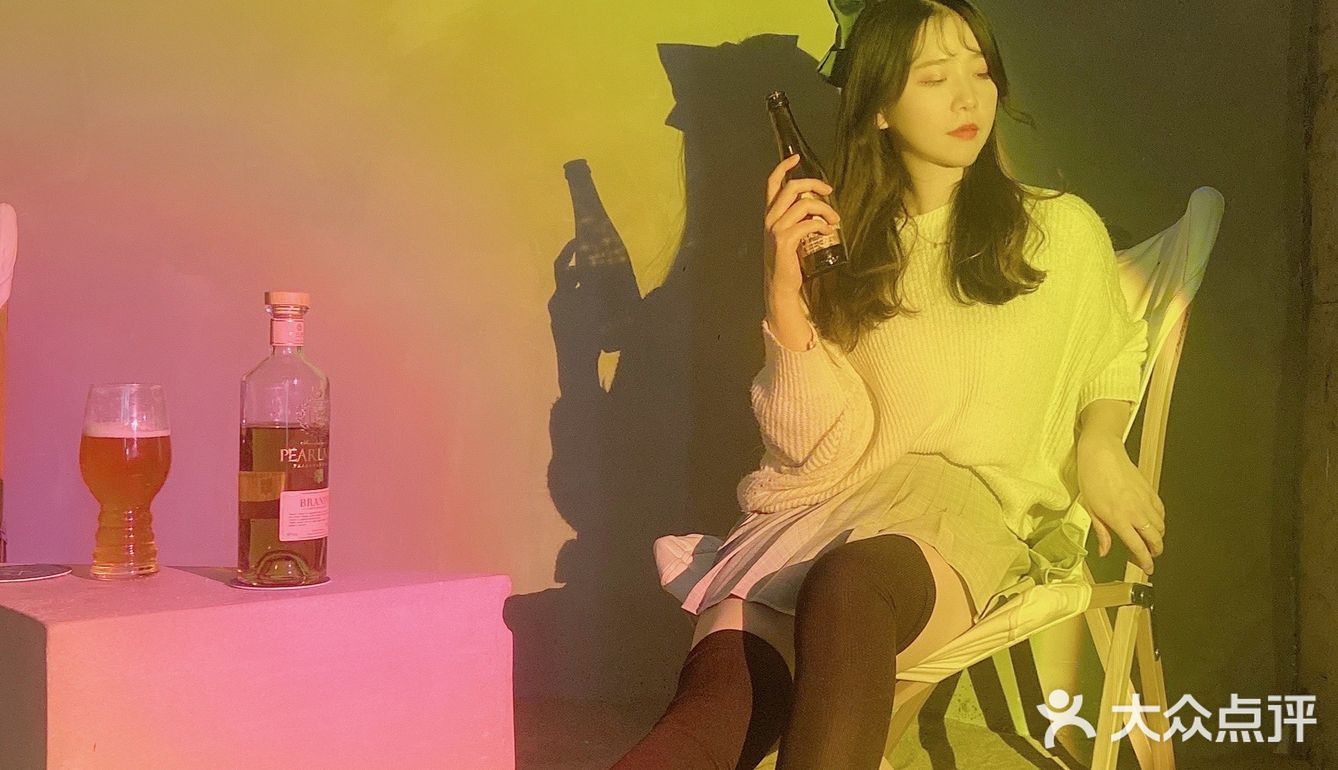 环境： 环境比较小吧，但是很有格调，过去拍照妥妥的不