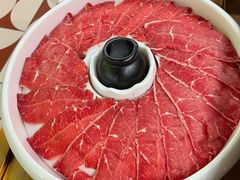 精选上脑牛肉-洪氏嗨捞·广东猪肚鸡·椰子鸡火锅(西咸万象城店)