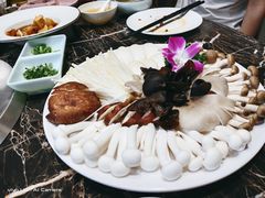 菌菇拼盘-秦宝雪花牛肉养生火锅(大兴九臻店)