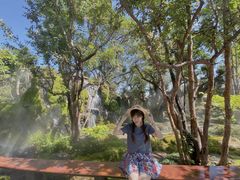 -Chom Cafe and Restaurant