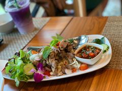 烤猪颈肉-Chom Cafe and Restaurant