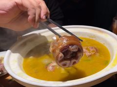 -帅巴人舅母子腊蹄民俗村