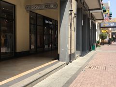 -王府井奥莱临潼小镇(临潼店)