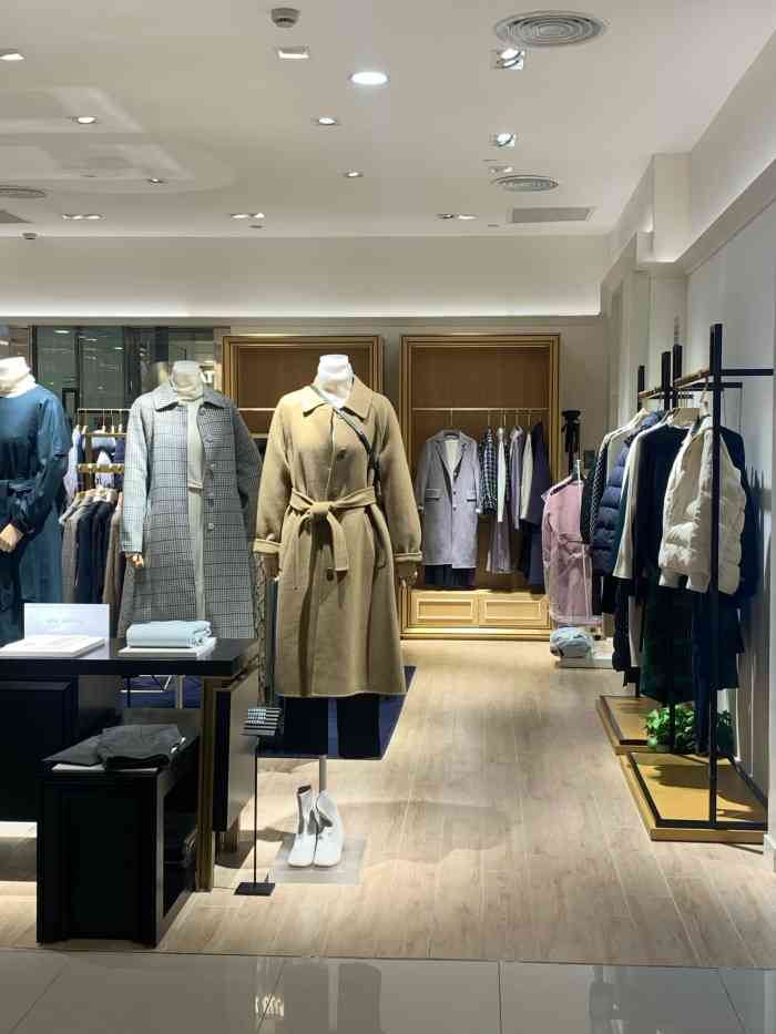 beanpole(群光广场店)-"『beanpole』这家门店内的衣服蛮多.