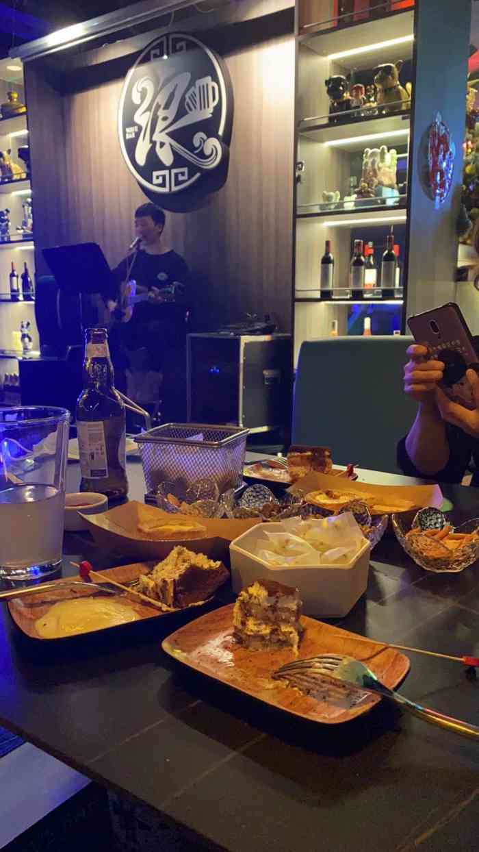 wavebar浪酒吧-"是长楹商场旁边的一家新开的酒吧!位置很好.