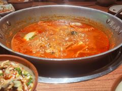 -野山舂·贵州现舂酸汤火锅(鸿通城店)