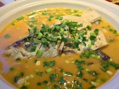 精品鱼头-川流不息·地道川菜·小龙虾(新松江路店)