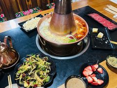 -果松木炭酸菜铜火锅·外婆参鸡汤