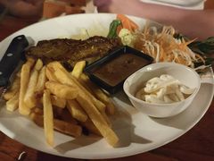 -Chom Cafe and Restaurant