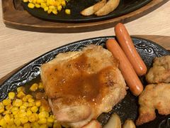 铁板汉堡扒配鸡塊（黑椒汁）-萨莉亚意式餐厅(深水埗店)