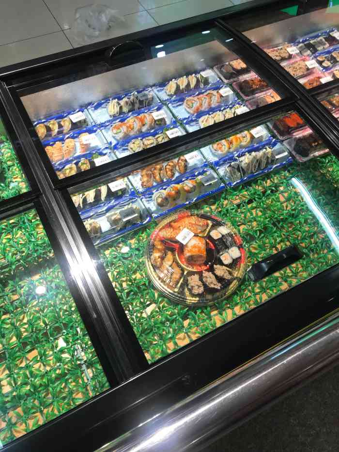 吉之岛日式料理(开发区店)-"在开发区商场一楼超市处,下午路过来的,人