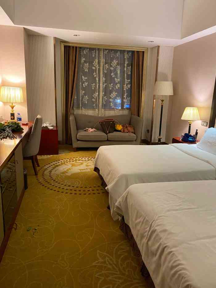 宝悦酒店(深圳宝安西乡地铁站店)-"很好啊～交通便利又好找～价格也很