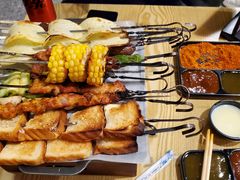 月半松板肉-月半小炉焖烤