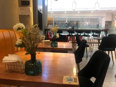 -POKEE VIA&Brunch·维娅(重庆来福士店)