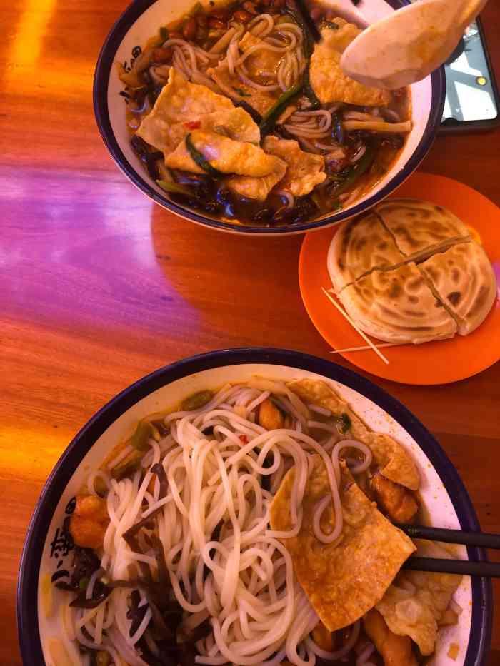小蛮螺螺蛳粉(凤城一路旗舰店)-"深夜食堂打卡～三人行,必吃螺蛳粉