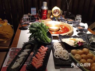 翻以前的照片，看到了很早之前和朋友一起吃的哥老官