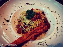 -Chom Cafe and Restaurant