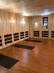 -威思丽高温瑜伽会馆