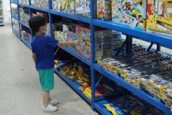 -逝水玩具折扣店
