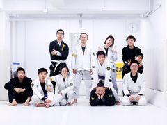 场馆-菠萝格斗巴西柔术训练馆